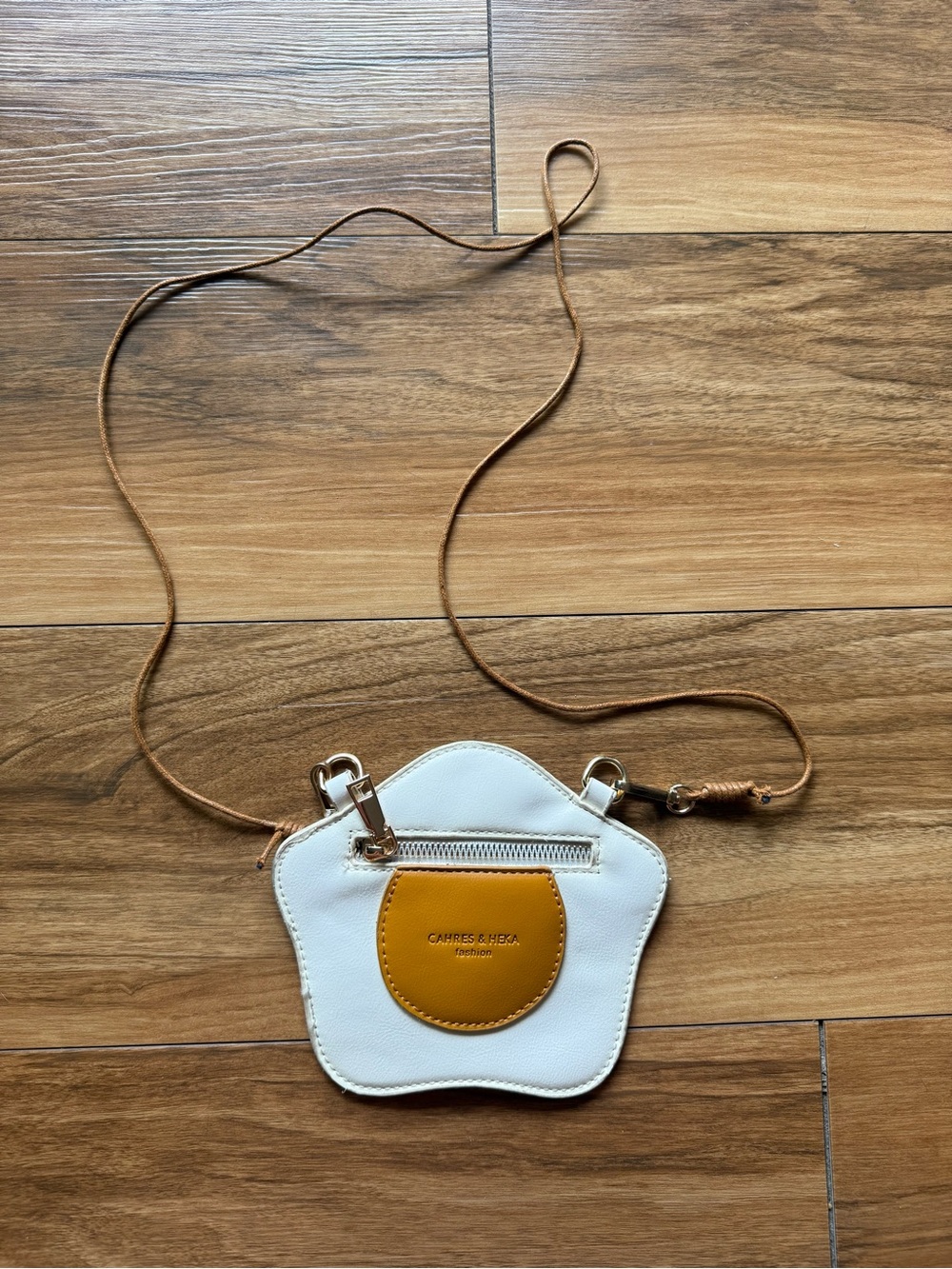 Cahres & Heka Fried Egg Novelty Crossbody Mini Bag